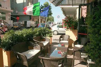 Hotel Losanna Rimini 3*,